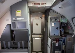 Airbus не будет менять устройство двери в кабину пилотов