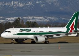 Alitalia объявила об отмене рейсов на 24 часа из-за забастовки работников