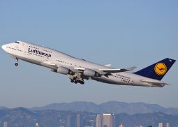 Lufthansa проводит розыгрыш билетов в теплые страны