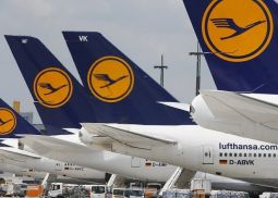 Lufthansa сообщила об отмене 290 авиарейсов в связи с забастовкой