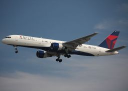 Авиаперевозчики American Airlines и Delta перенесли рейсы в Париж на 22 ноября