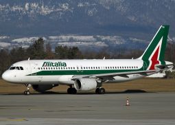 «Alitalia» разрешила пользоваться мобильными телефонами во время полета
