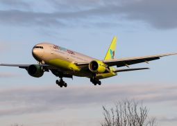 Неплотно закрытая дверь прервала полет корейского самолета