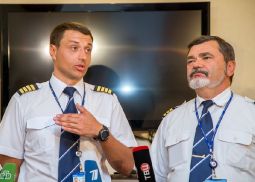 «Orenair» наградили пилотов, посадивших задымившийся лайнер в Доминикане