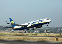 Стоимость билетов на рейсы авиакомпании «Ryanair» составляет 1 доллар