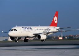 Turkish Airlines начала резервировать места в аварийных рядах