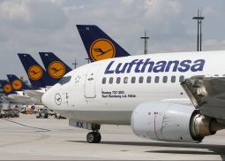 Lufthansa раздает рождественские подарки