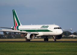 Авиакомпания Alitalia находится в шаге от банкротства