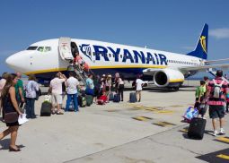 Ryanair напоминает: провоз нестандартной ручной клади обойдется в 50 евро