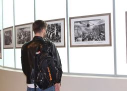 В «Пулково» открыта выставка об истории промышленности Санкт-Петербурга