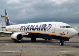 Ryanair изменит правила провоза ручной клади