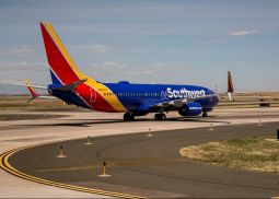 В США полные пассажиры могут рассчитывать сразу на два кресла