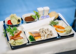 Azur air не будет обеспечивать питанием пассажиров эконом-класса на коротких рейсах