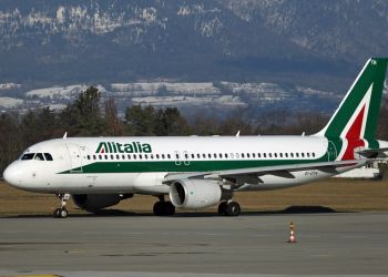 Alitalia объявила об отмене рейсов на 24 часа из-за забастовки работников