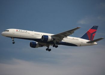 Авиаперевозчики American Airlines и Delta перенесли рейсы в Париж на 22 ноября