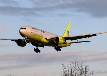 Неплотно закрытая дверь прервала полет корейского самолета