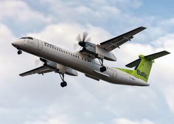 Лайнер авиакомпании AirBaltic совершил вынужденное приземление в Риге